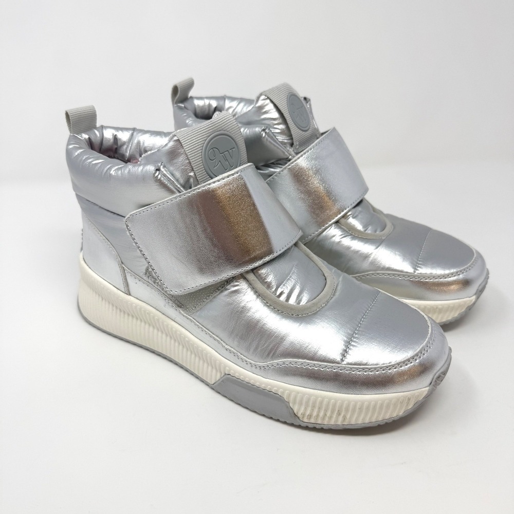 Nine West WNTUMBLE3 Silver Metallic Puffer Boot Sneakers Womens 7M Quilted Strap